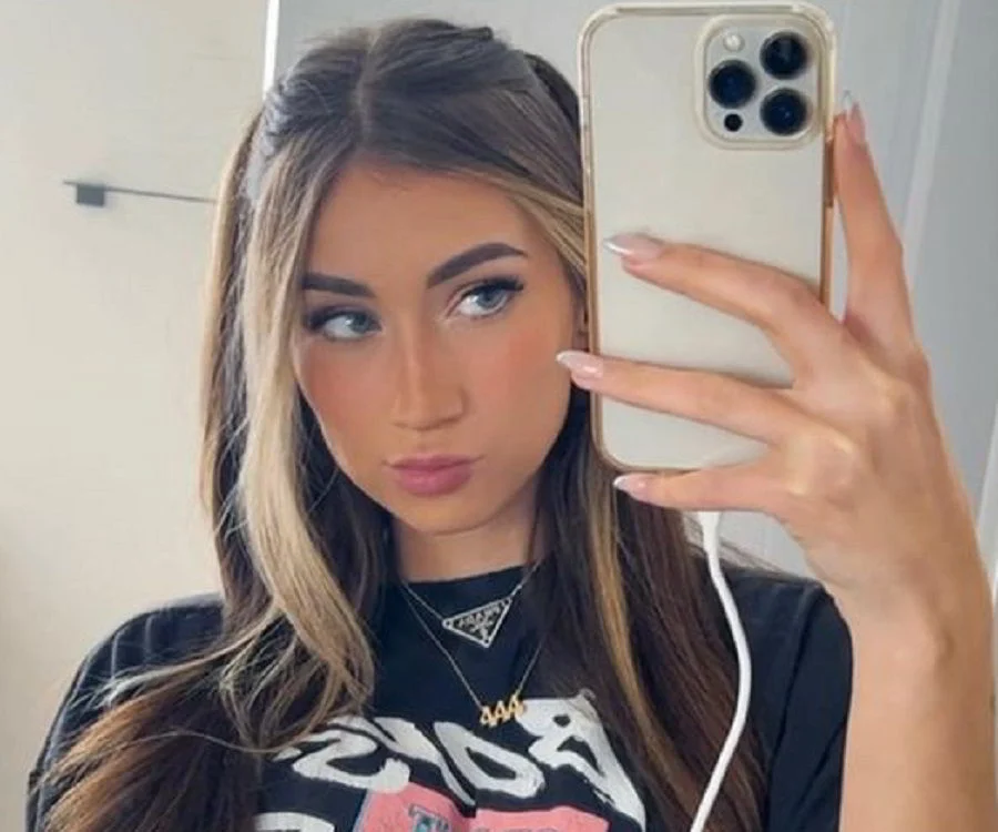 Noturhoneybb Bio, Age, Career, Net Worth, Height, Education, Boyfriend & More